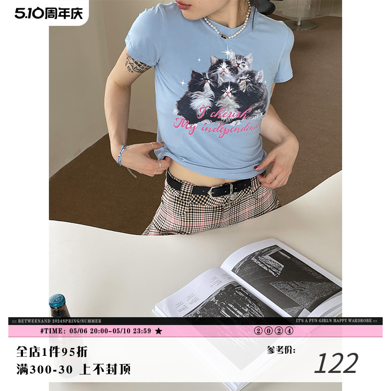 BETWEENAND 独立自由猫猫正肩修身短款T恤夏季卡通圆领蓝色短袖女