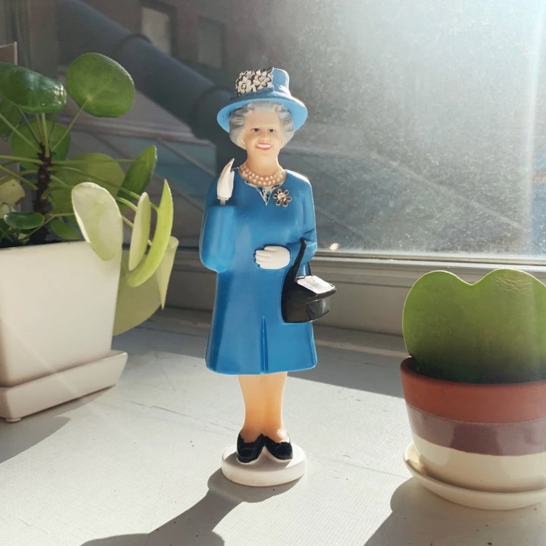 美国Kikkerland 英国女王太阳能摆件 柯基狗狗玩偶趣味创意礼物