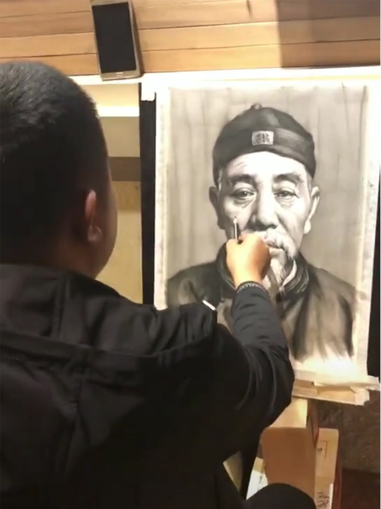 老人画像定制做炭笔素描肖像画照片修复遗像手绘碳粉先人头像手工