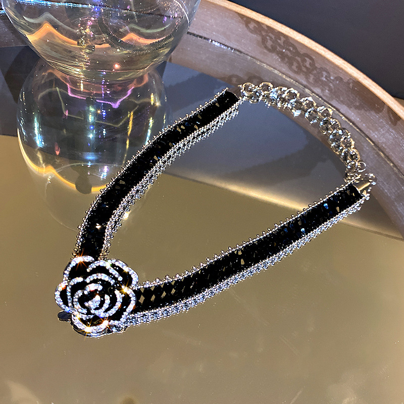 韩国气质黑色水晶玫瑰花朵项链女时尚设计短款锁骨链颈链网红项链