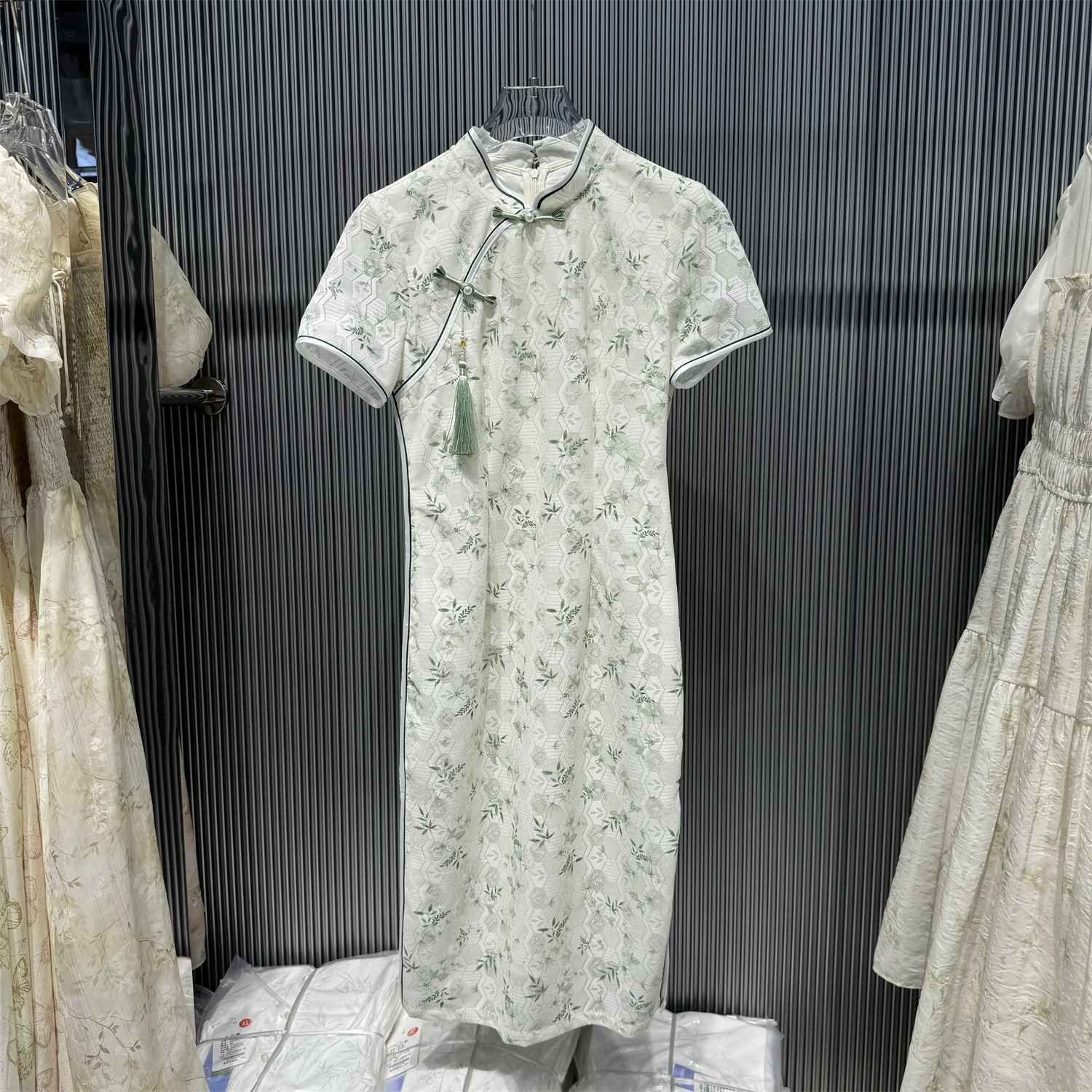 新中式旗袍女改良版年轻2024夏装新款绿色时尚盘扣日常国风连衣裙