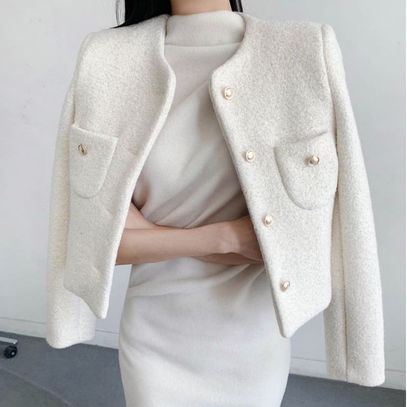韩国chic早春新款法式小众气质小个子金属扣圆领修身短款毛呢外套