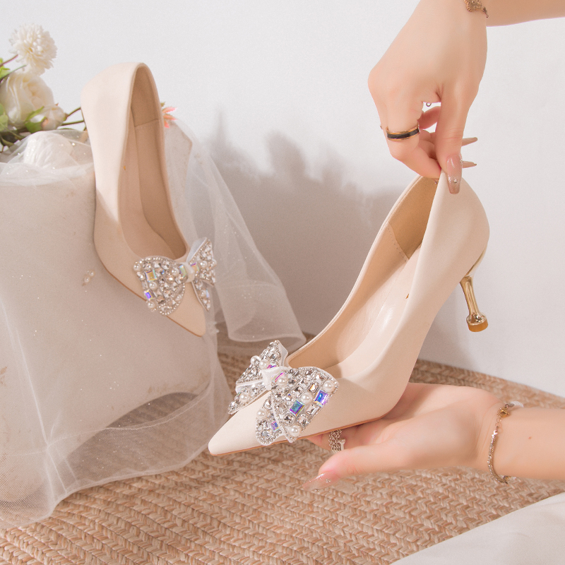 法式优雅气质感高跟婚鞋女2023年新款闪亮水钻蝴蝶结水晶粗跟婚鞋