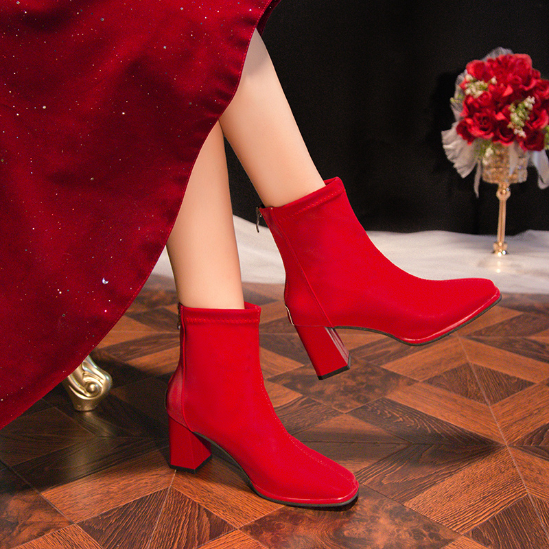 新款婚靴红色绒面婚鞋搭配秀禾服结婚新娘敬酒礼服粗跟高跟马丁靴