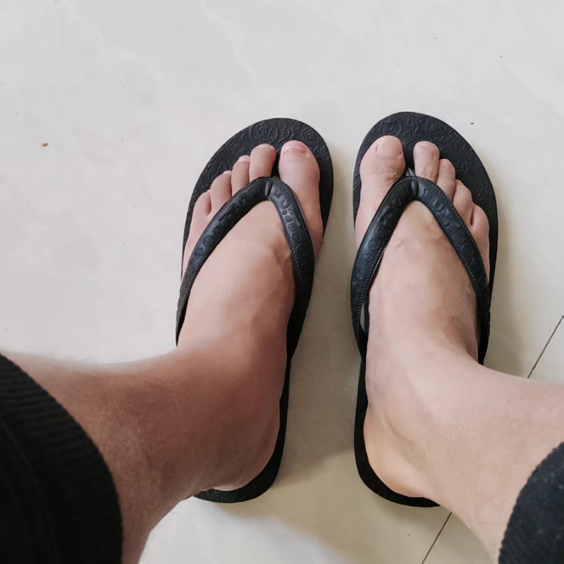 男运动拖鞋夏季耐磨底泰国人字拖外穿老式沙滩防滑耐磨夹脚时尚女