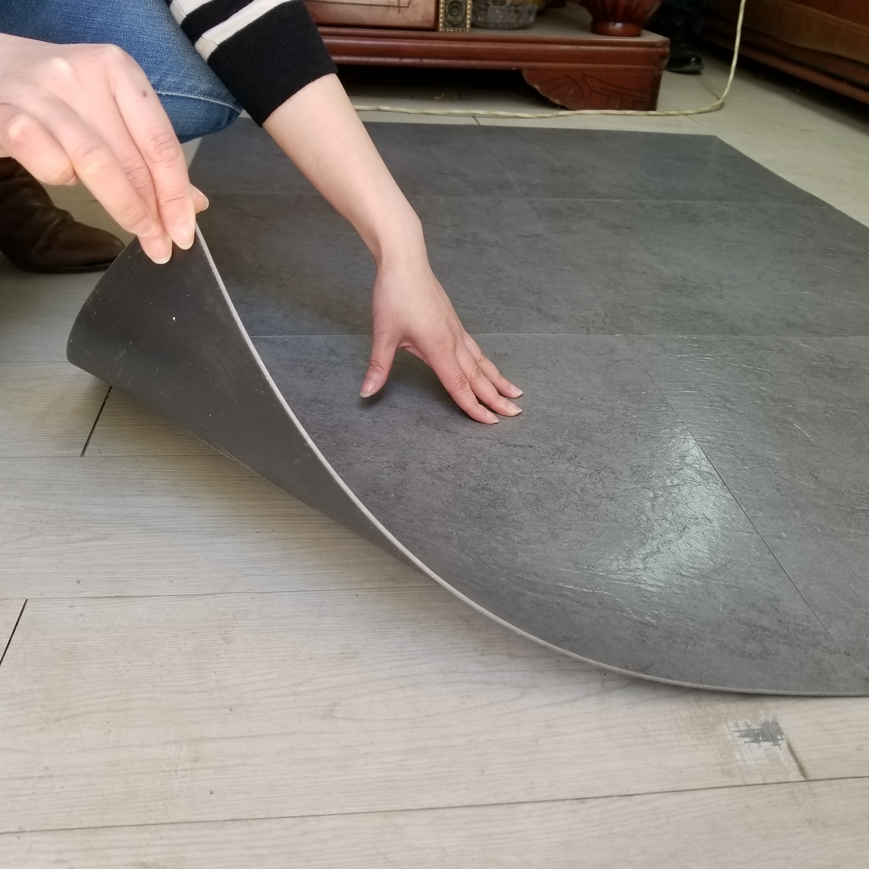 自粘地板革PVC地板贴大理石水泥地直铺仿瓷砖地板胶商用加厚耐磨
