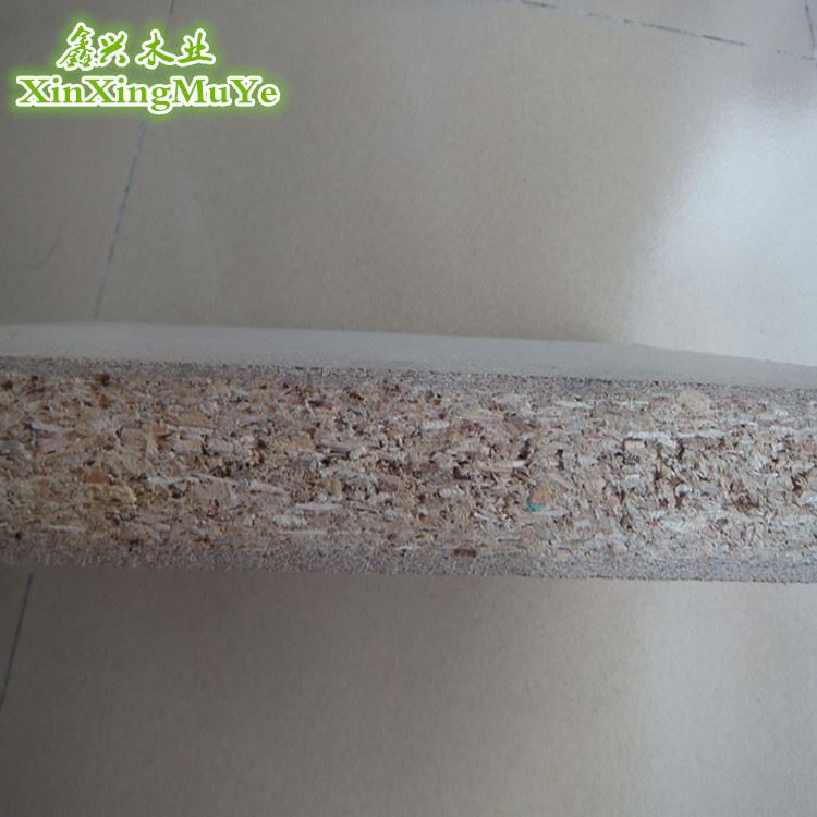 供应E1级优质隔墙材料 54厚芯刨花板 厚芯颗粒地板户外防水木板材