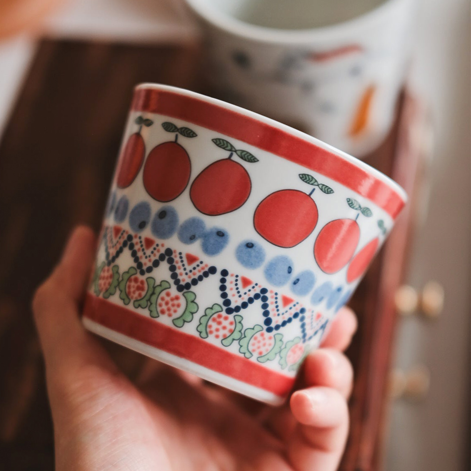 正品日本进口九谷烧手绘可爱插画猪口杯日式釉下彩茶杯手握杯水杯