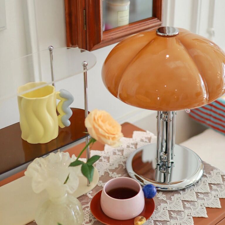 网红南瓜蘑菇装饰台灯中古样板房卧室床头灯奶油高级感创意氛围灯