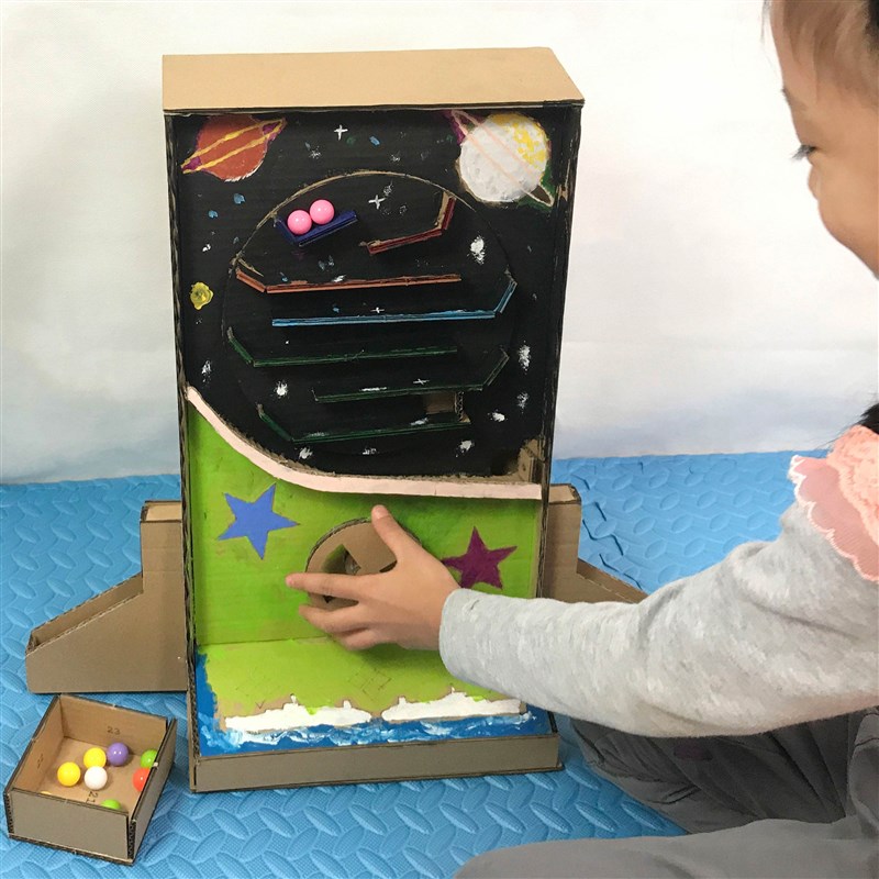 幼儿园手工制作品diy废旧纸板区自制大型玩教具+半成Y品制作材料