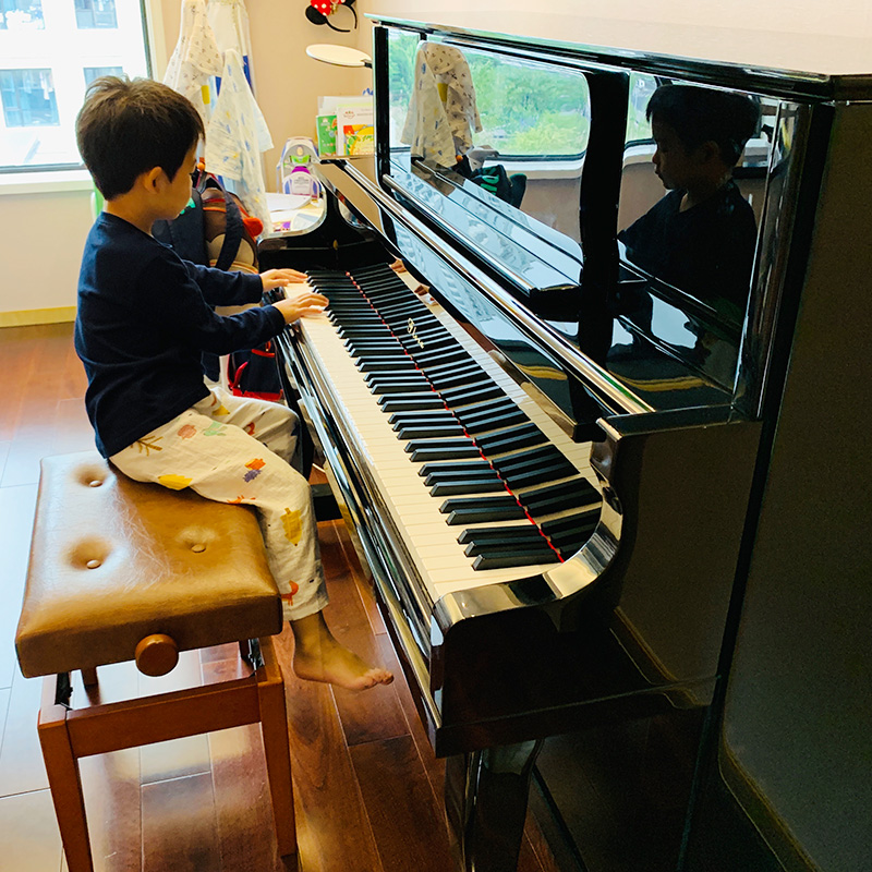 日本FLORA/弗洛拉全新大谱架立式专业考级F126M钢琴成人音乐