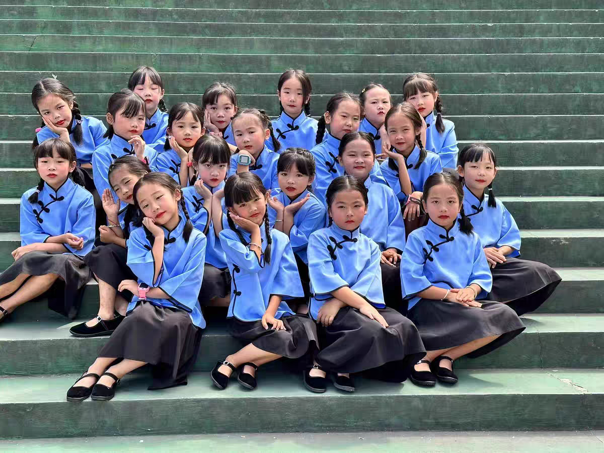 儿童民国风学生装五四青年装幼儿园大合唱朗诵表演服运动会演出服