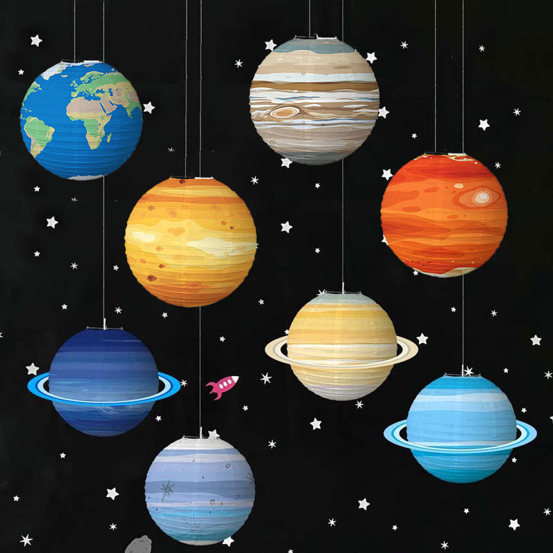 幼儿园教室走廊顶棚吊饰太空星球主题布置八大行星太阳系灯笼挂饰