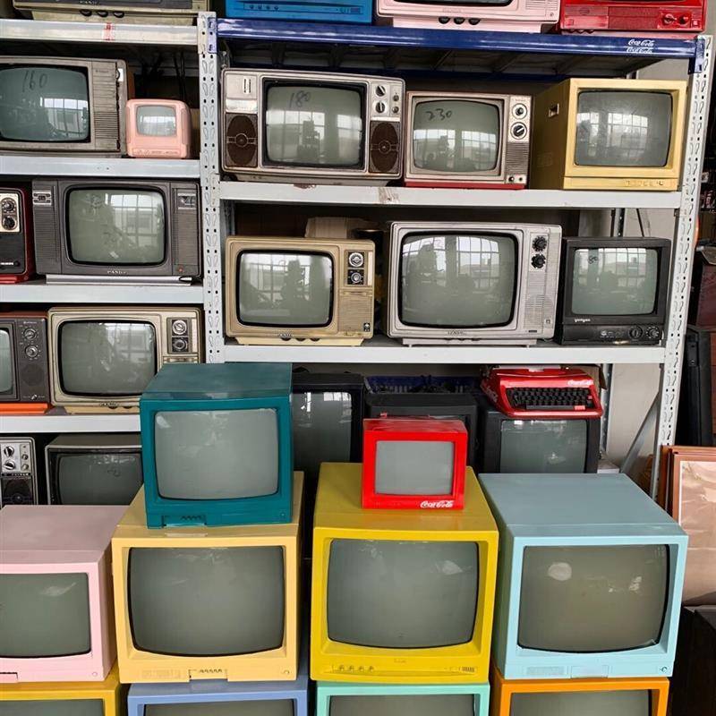 怀旧复古老式寸寸可插盘通电自动播放黑白彩色画面的电视机