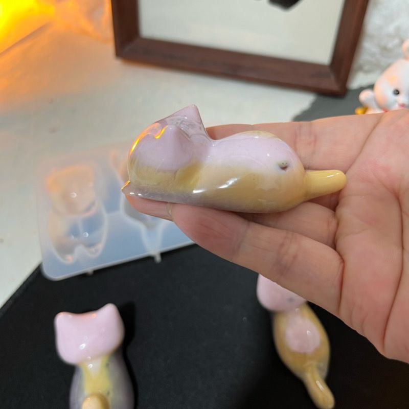 diy水晶滴胶3D立体趴式可爱小猫咪背钥匙扣笔架石膏摆件硅胶模具