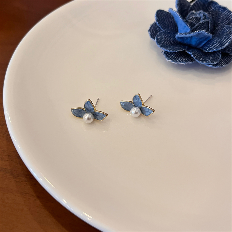 S925高级感蓝色花朵耳钉精致小巧滴釉浅蓝珍珠花瓣温柔淡雅耳饰