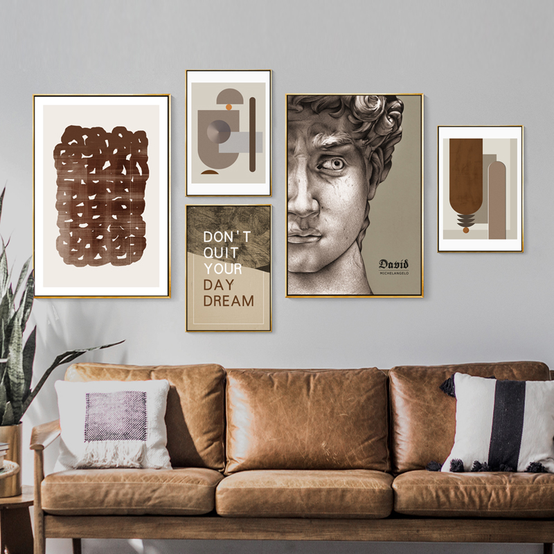 素描大卫抽象拼贴现代组合装饰画咖啡色沙发背景墙棕色雕塑挂画