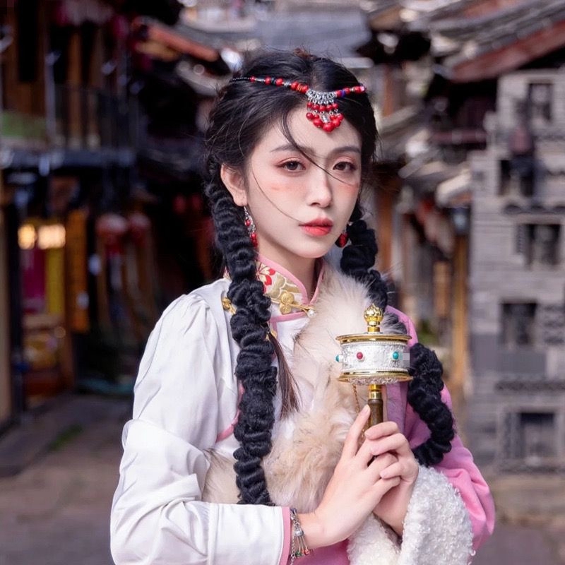 西藏旅拍摄影照片手拿道具西北青藏民族风旅游纪念品摆件饰品