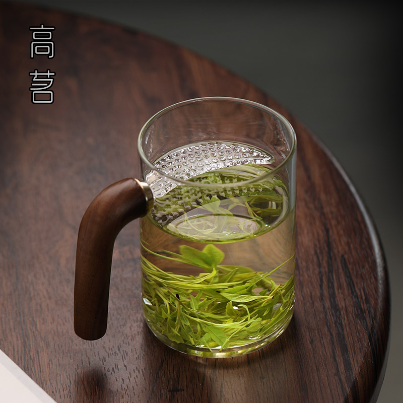 玻璃杯泡绿茶