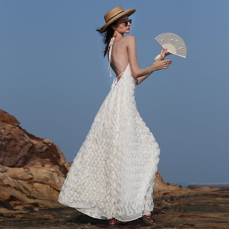 轻婚纱白色小礼服高级感连衣裙露背海边度假裙三亚旅行拍照女装