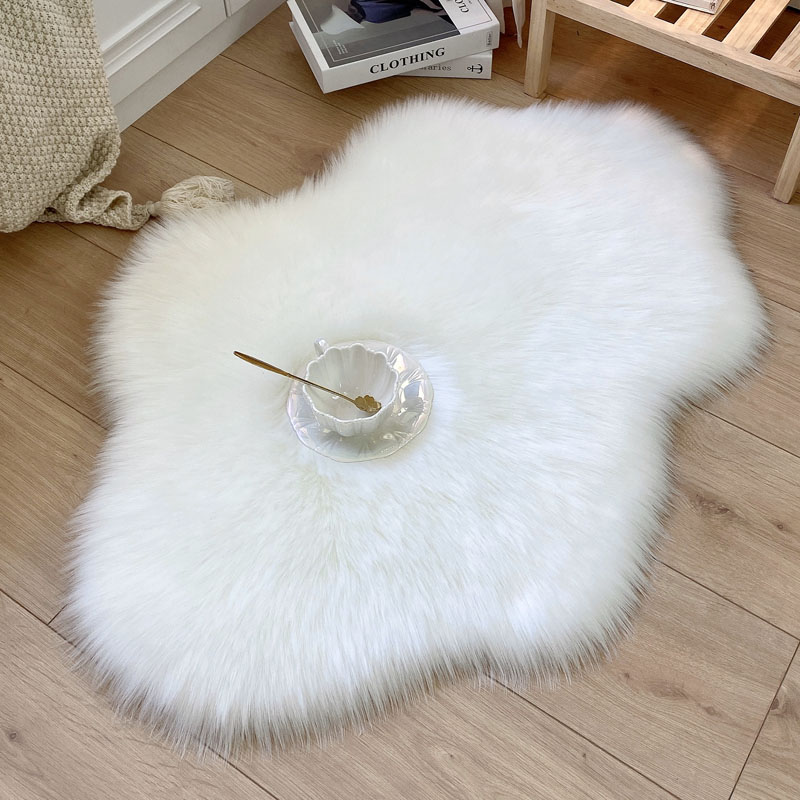 白色长毛绒云朵地毯少女床边毯不规则家用客厅茶几地垫镜前毛毛毯