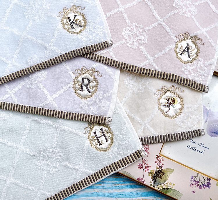 字母玫瑰。欧式宫廷花纹出口日本云朵般柔软的纯棉精美刺绣小方巾