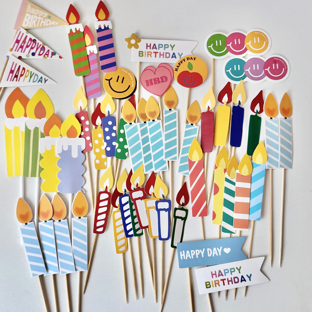 新品纸卡蜡烛蛋糕装饰插牌彩色马卡龙卡通创意生日蜡烛火苗小插件