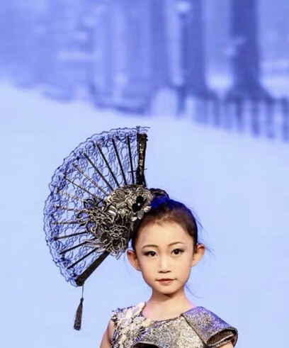 中国风T台内衣维密走秀青花瓷头饰礼服儿童走秀头饰蕾丝彩妆造型
