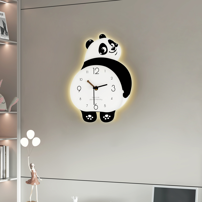 熊猫钟表挂钟客厅餐厅家用2023新款网红创意时钟挂墙简约大气壁灯