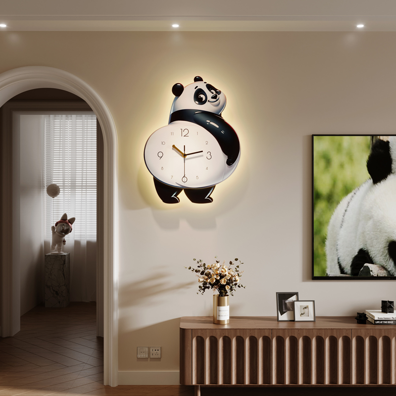 卡通熊猫挂钟2024新款网红简约大气钟表挂墙家用餐厅静音时钟挂表