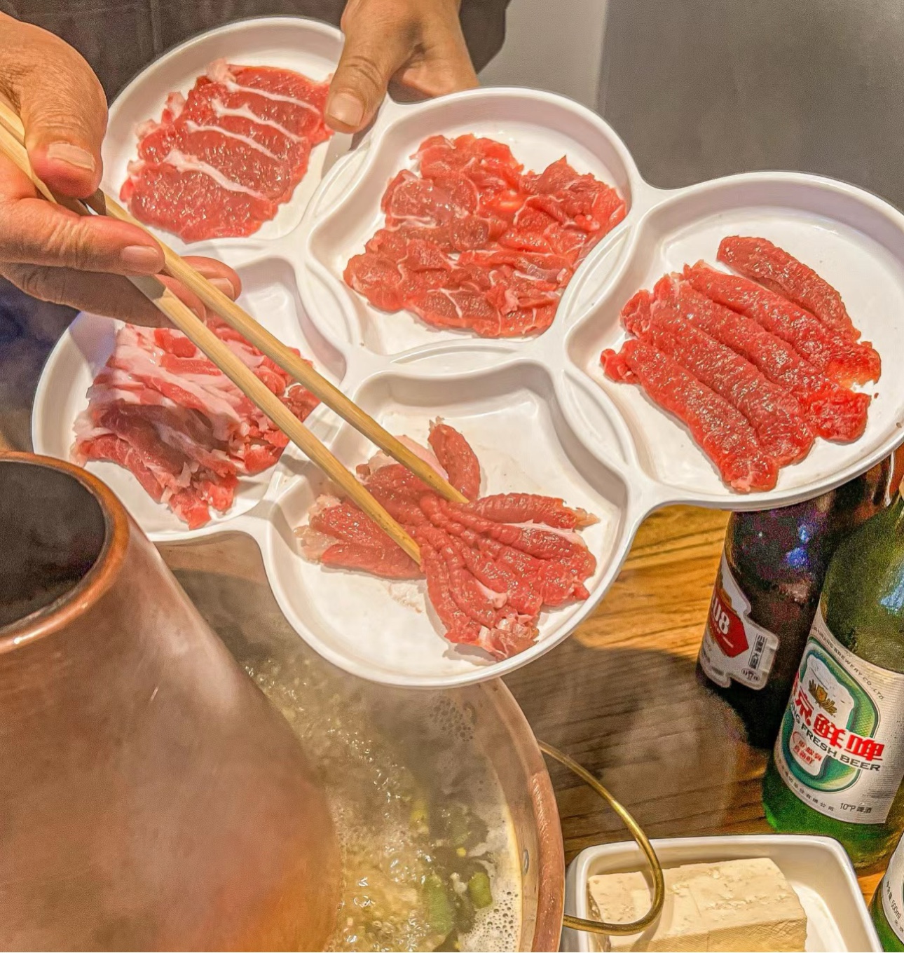 老北京铜锅涮火锅鲜切羊肉五个部位五环拼盘密胺创意特色涮肉餐具