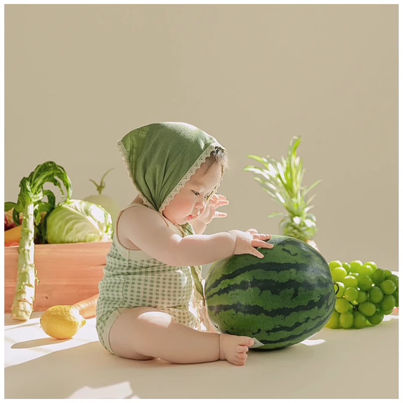 儿童摄影周岁宝宝拍照绿格游泳衣服装道具开荤仪式仿真水果蔬菜