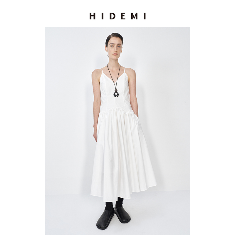 HIDEMI极简设计新款初春吊带V领式拼接压褶水洗棉夏季女装连衣裙