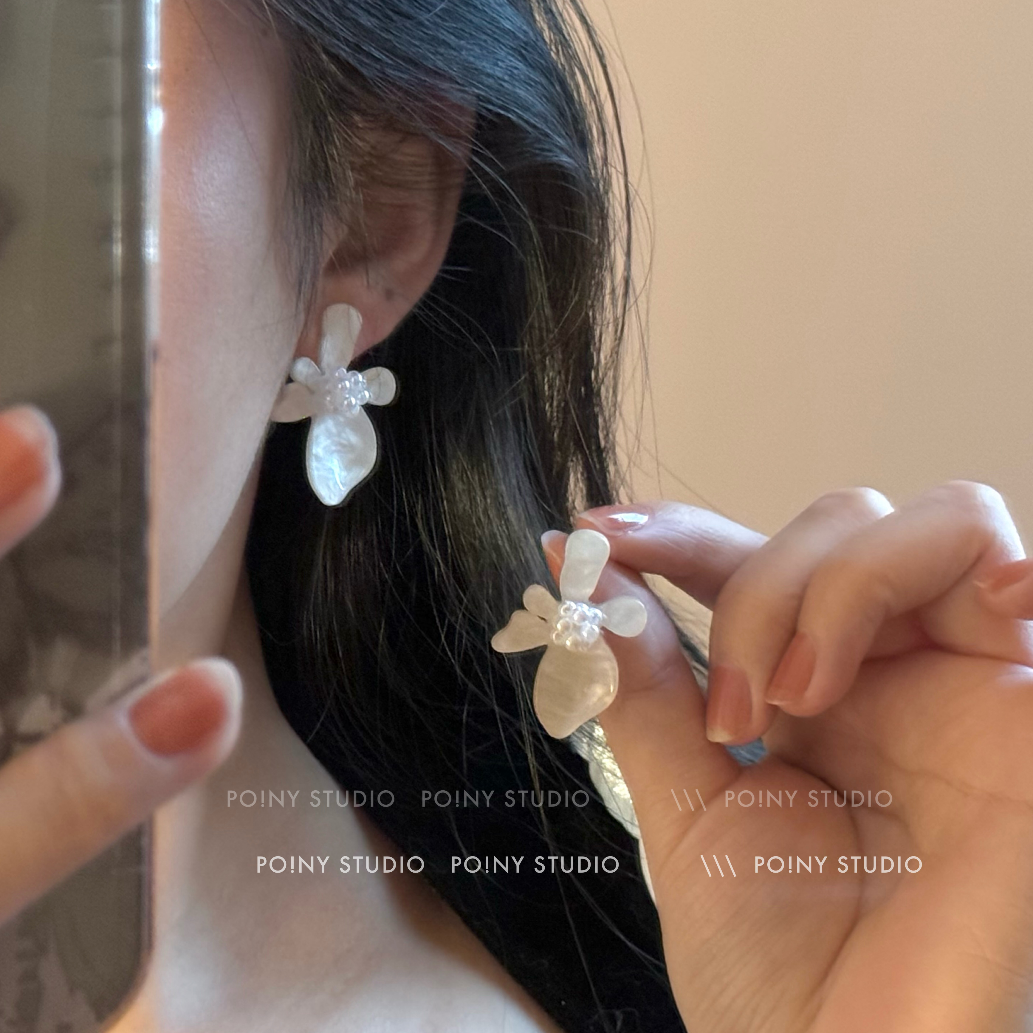 简约亚克力花朵耳钉小众设计轻奢气质高级感精致新娘珍珠耳饰耳环