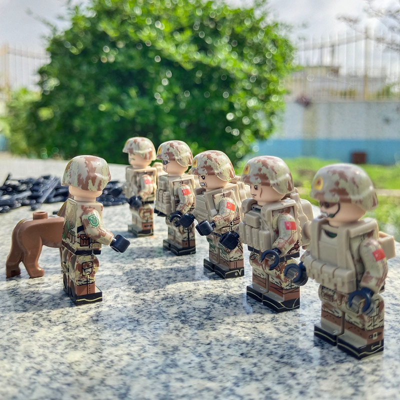 中国积木国防军士兵解放军人仔维和特种兵陆军阿尔法男孩益智玩具