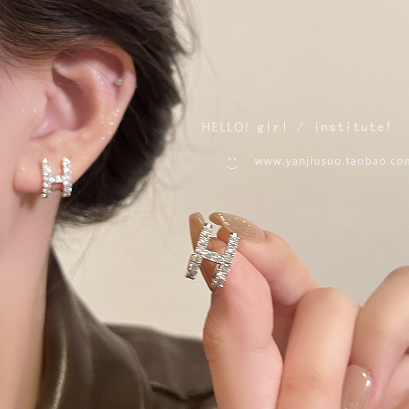精致微镶锆石H字母耳钉女独特小众设计感耳环轻奢高级感气质耳饰