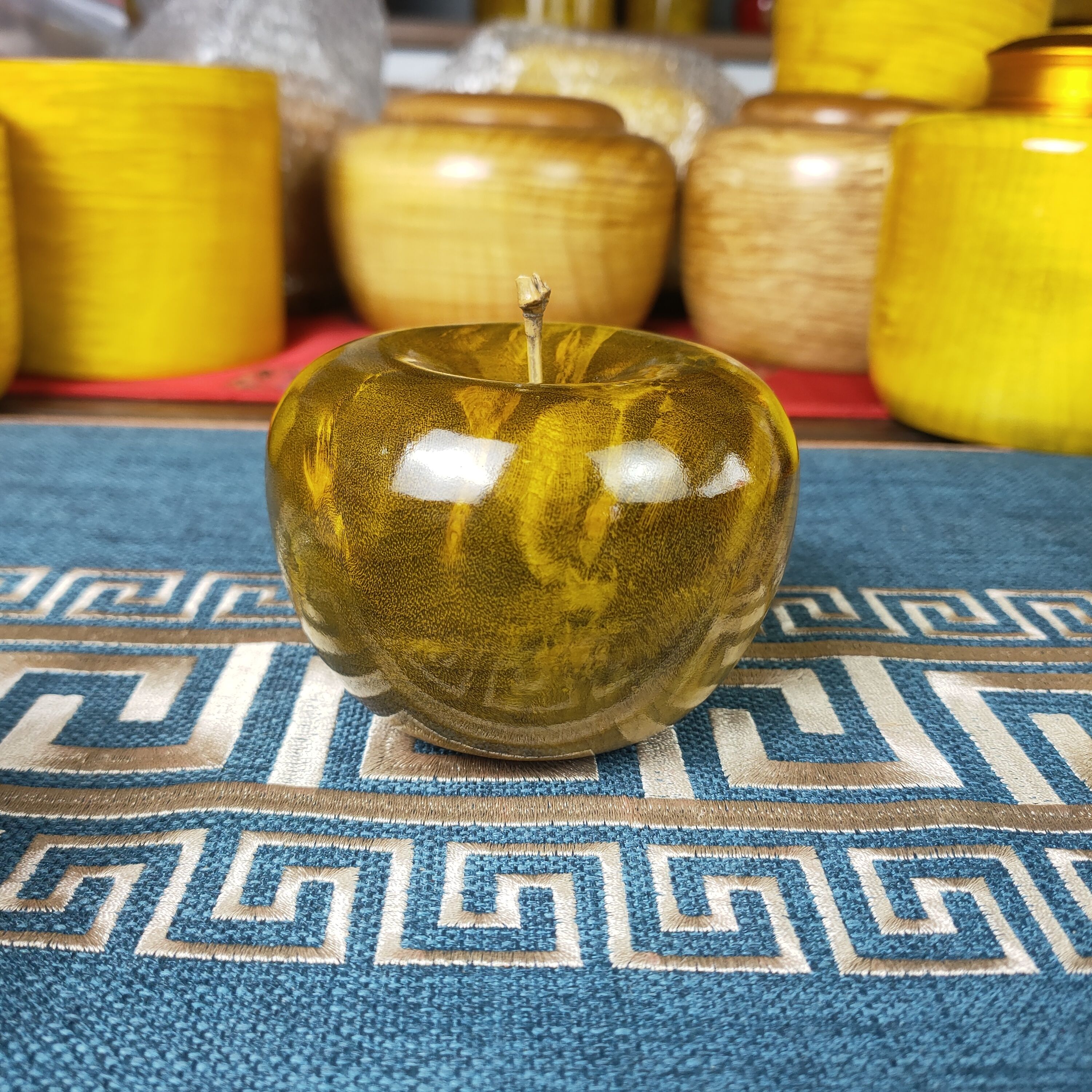 缅甸黄金樟苹果实木家居装饰摆件圣诞节平安夜新年送礼品木制纪念