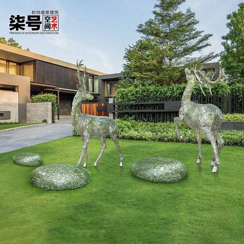 不锈钢镂空鹿雕塑酒店户外园林景观发光鹿摆件大型落地装置艺术品
