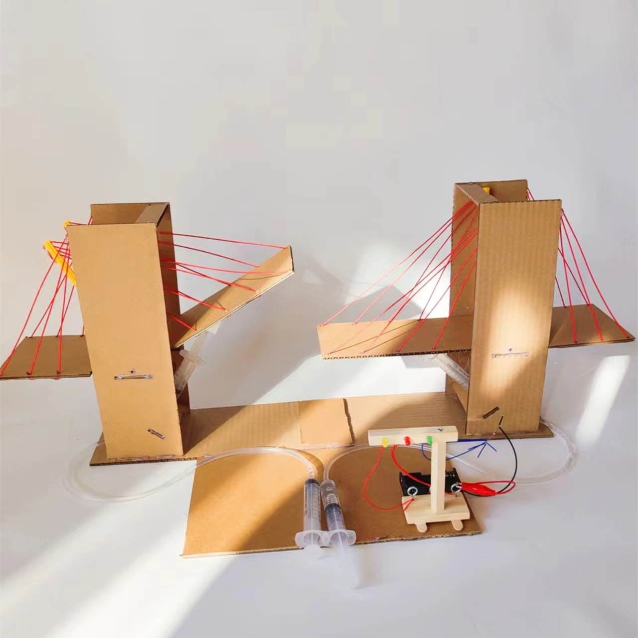 新款儿童液压升降桥手工材料包废物利用纸板制作工程建筑立体作品