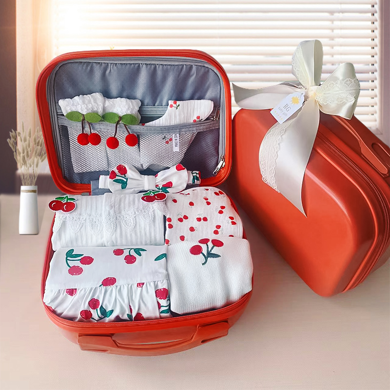 婴儿创意礼盒小樱桃可爱套装女孩子满月宝宝百天周岁生日送礼物品