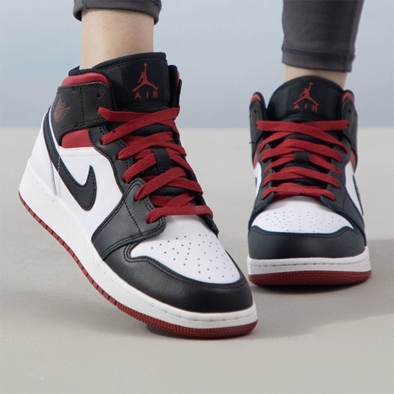 耐克Air Jordan 1 Mid AJ1黑白红 中帮女子休闲篮球鞋DQ8423-106