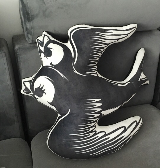 OLDSCHOOL 双头燕子 复古 纹身图案个性靠垫 黑白靠垫异形靠垫