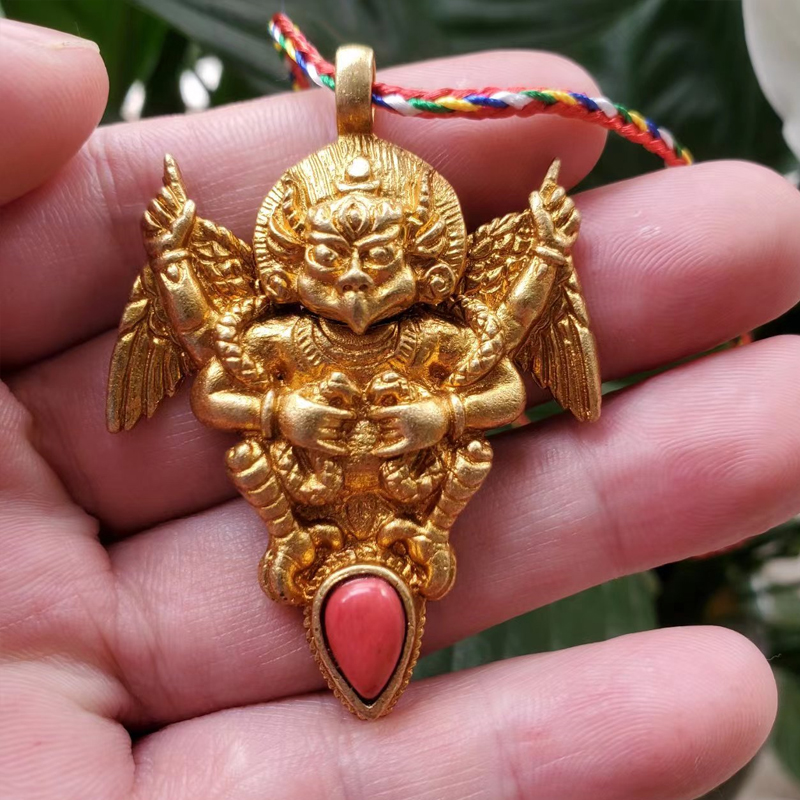 藏传尼泊尔黄铜金翅大鹏鸟吊坠鎏金宝石饰品随身挂件男士项链招财
