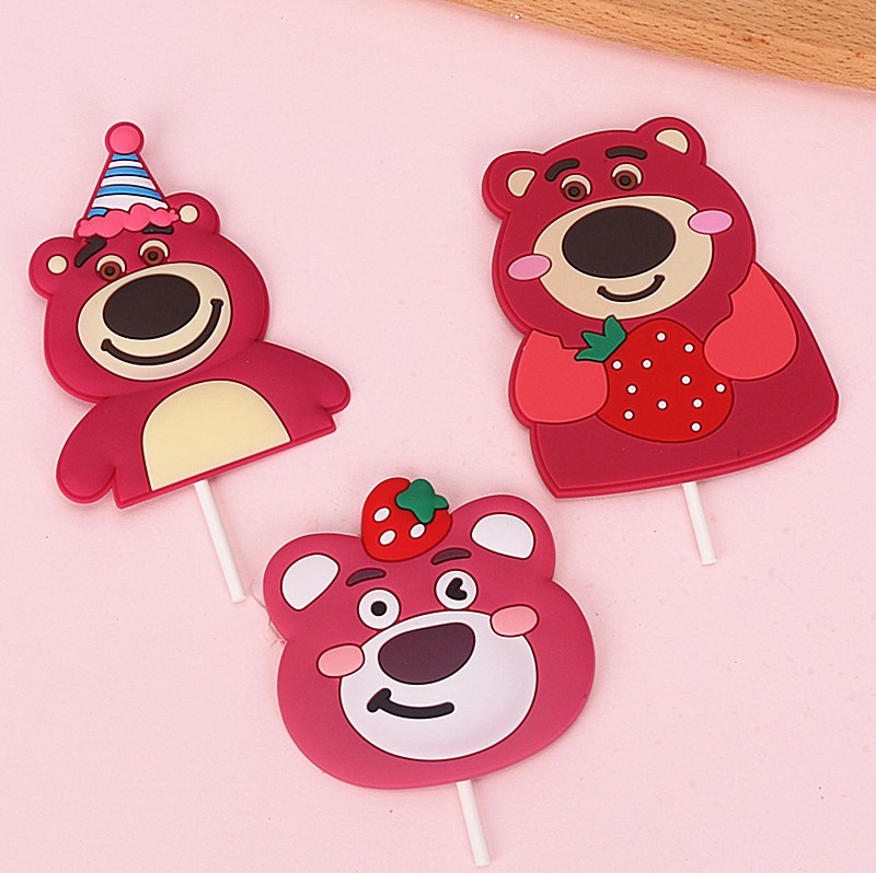 网红草莓熊生日蛋糕装饰插件玫红帽子小熊摆件卡通可爱头像熊软胶