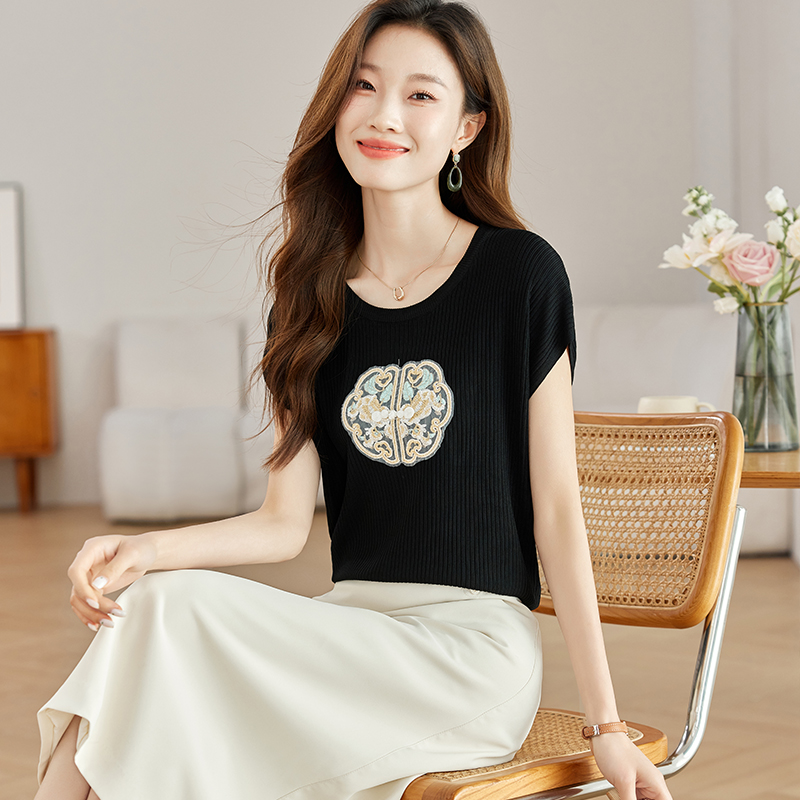 夏季薄款冰丝针织衫女短袖新中式国风刺绣图案蝙蝠T恤设计感上衣