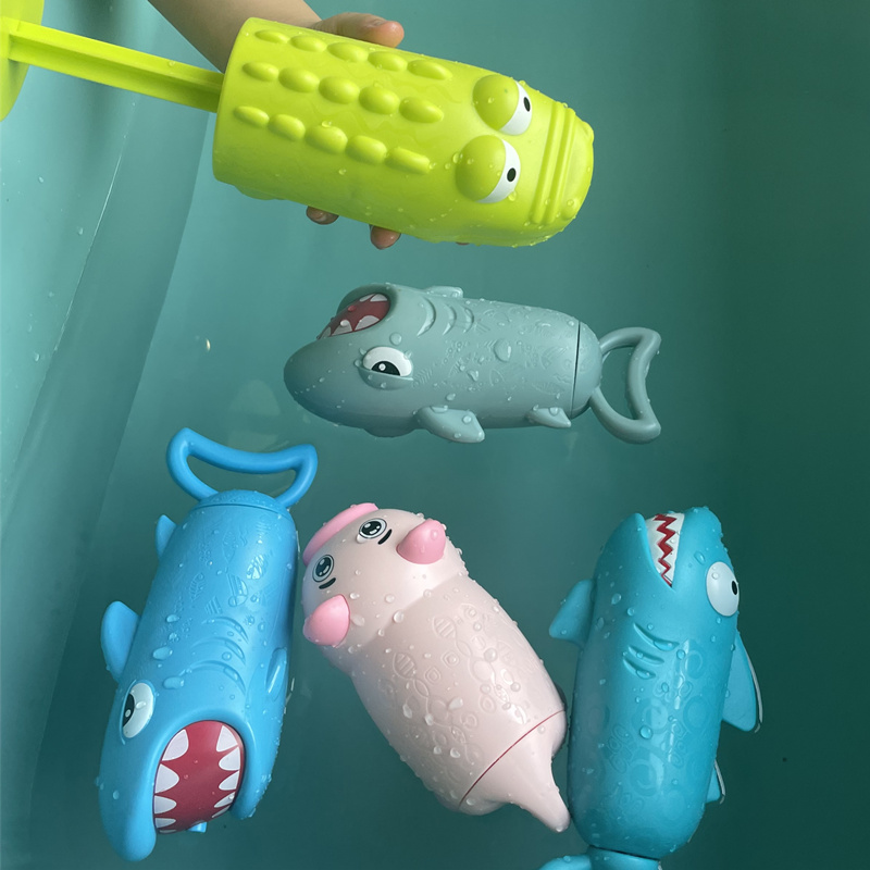 鳄鱼鲨鱼卡通水枪儿童水上乐园游泳池打水战装备宝宝洗澡喷水玩具