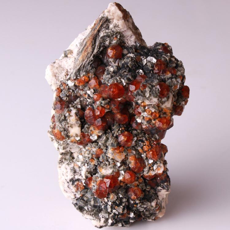 石榴石云母长石共生矿物标本晶体矿石奇石摆件观赏石收藏品矿晶城