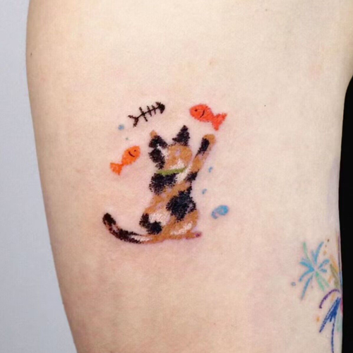 小猫抓鱼纹身贴小可爱彩色线条蜡笔卡通防水贴画贴纸男女防水持久