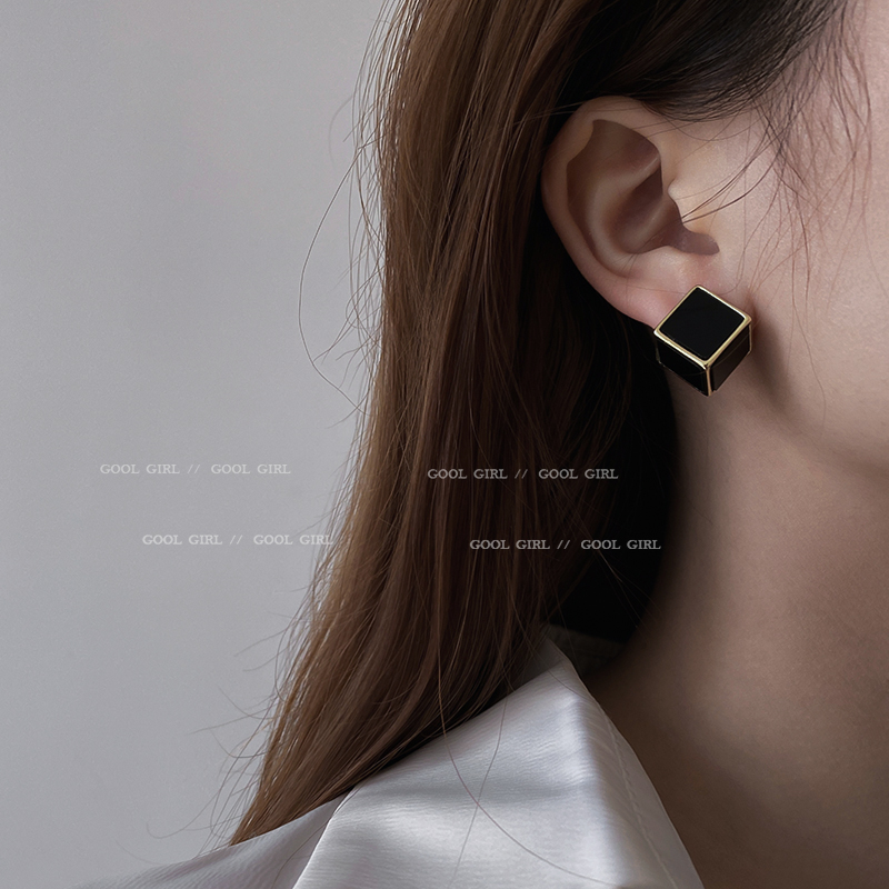 黑色方块耳钉女小众设计感2024新款爆款耳环几何立体耳饰高级感