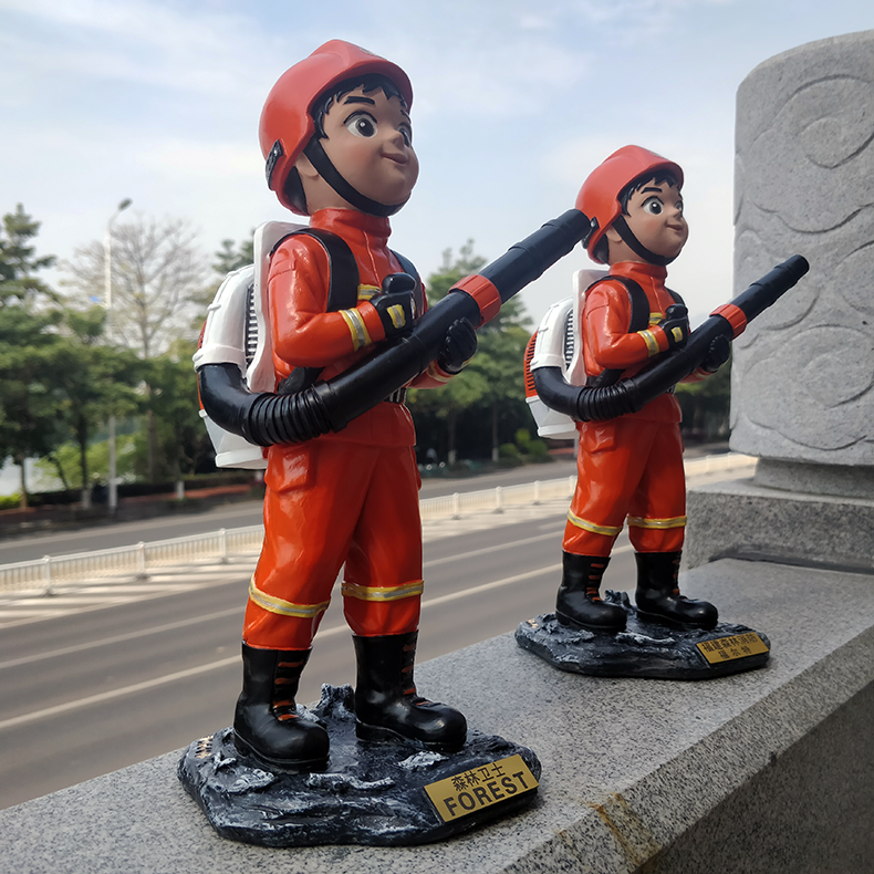 火焰蓝森林消防员玩偶雕塑摆件消防纪念品活动留念奖品森林卫士